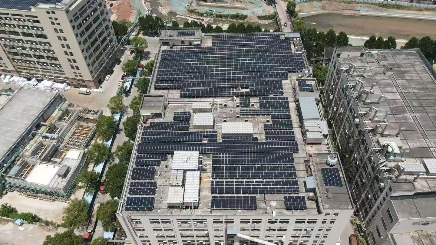 Urban Commercial Flat Roof PV System